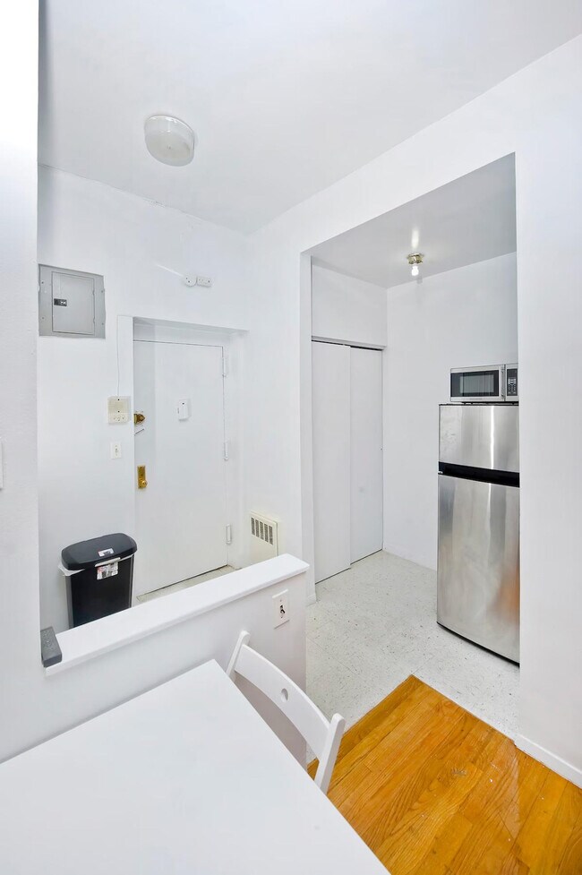 Building Photo - 1789 1st Ave