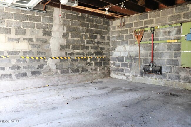 Building Photo - 628 N Pearl St