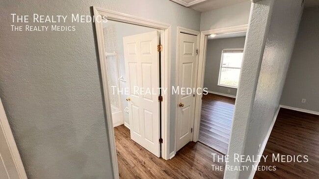 Building Photo - 116 S Normandale Ave