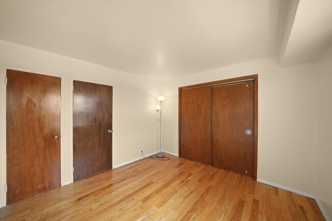 Building Photo - 2610 W Balmoral Ave