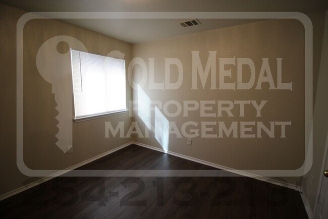 Building Photo - Willamette Wins – Where Convenience Meets Everyday Living!