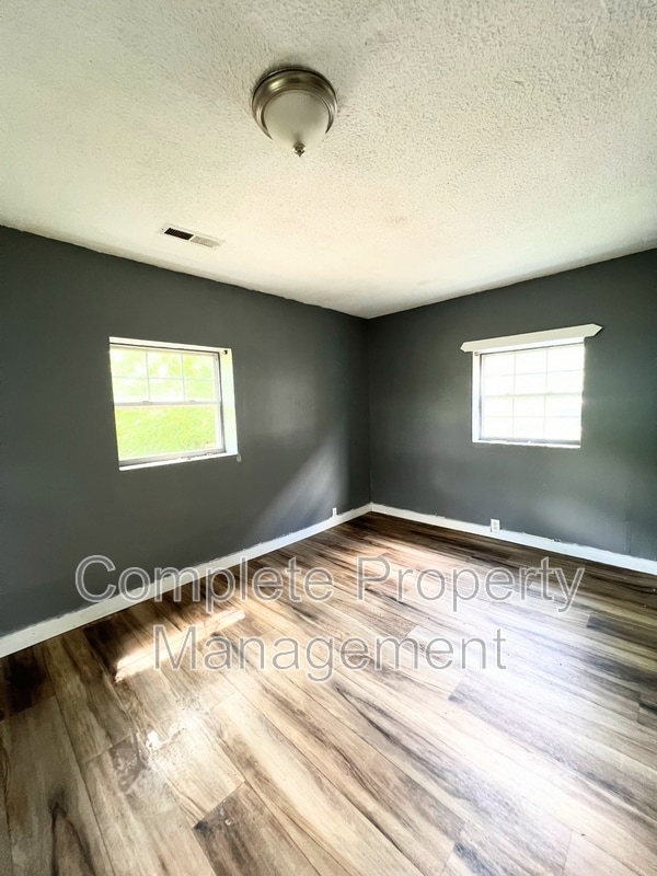 Building Photo - 1117 42nd Pl N