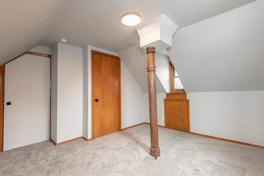 Building Photo - 3500 S Clement Ave