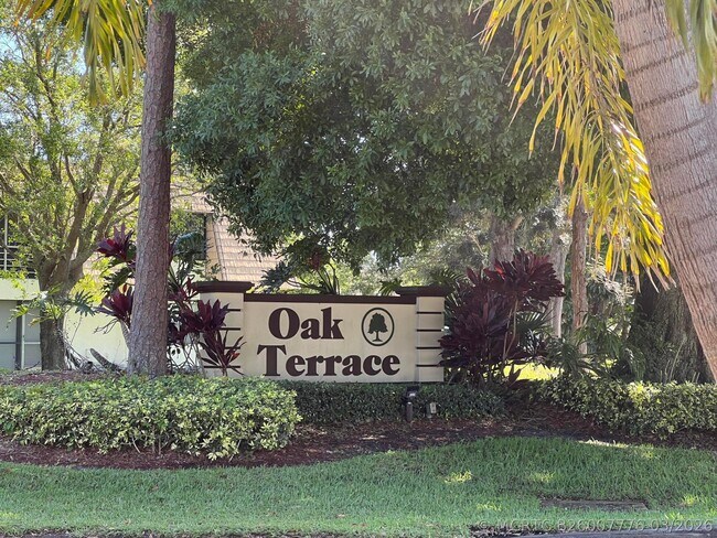 Building Photo - 4245 Oak Terrace Dr