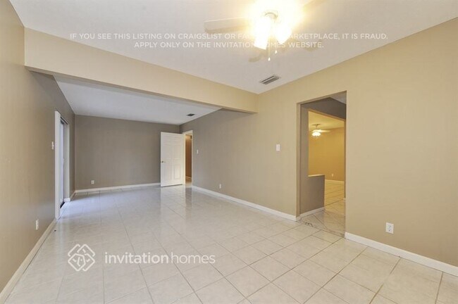 Building Photo - 2213 Boxwood Way