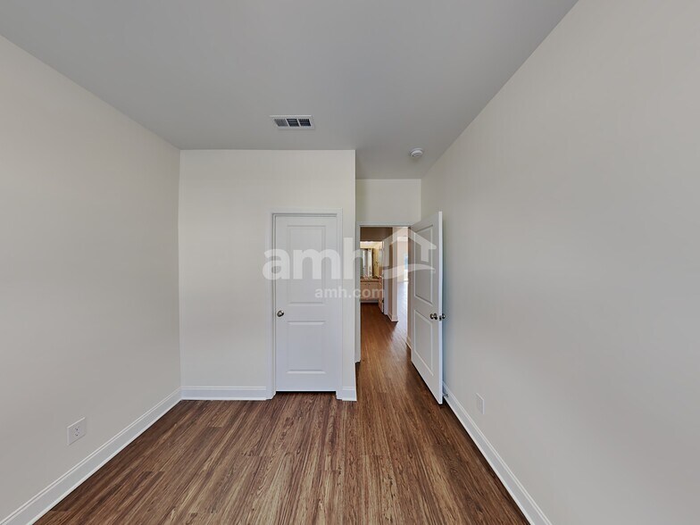 Building Photo - 4009 Birchfield Pl