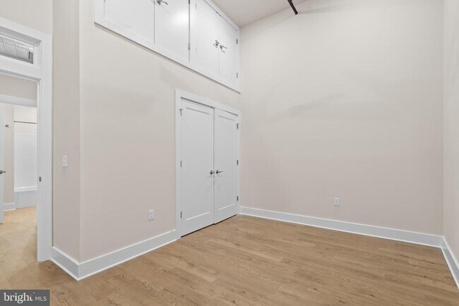 Building Photo - 30 W Broad St