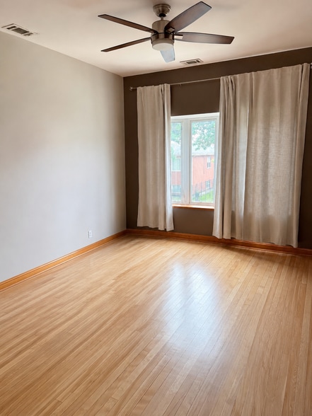 Living room - 2nd floor - 2822 W 40th St