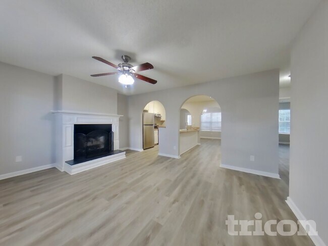 Building Photo - 5021 Meadow Trce