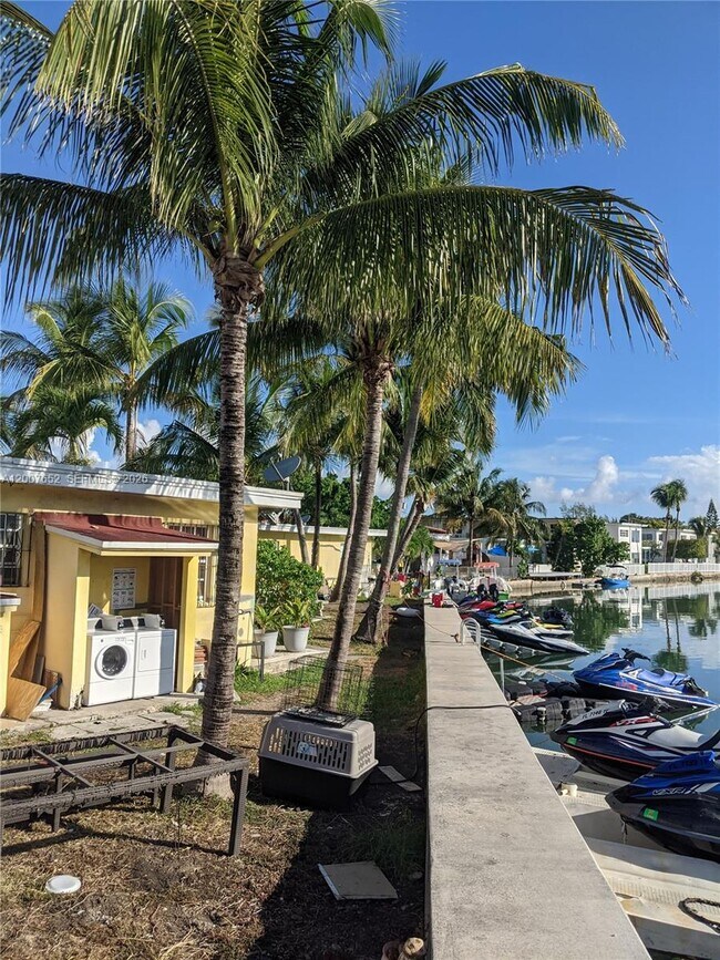 Building Photo - 7741 Hawthorne Ave