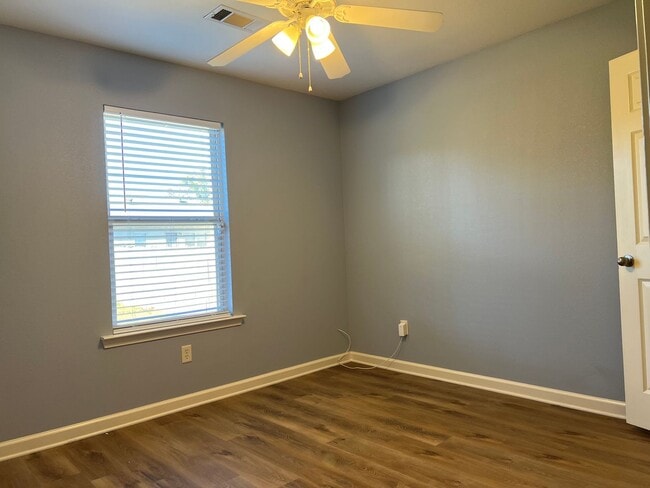 Building Photo - 303 Boston St