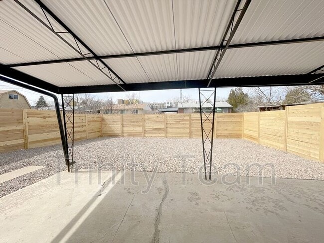 Building Photo - 1381 Xanadu St