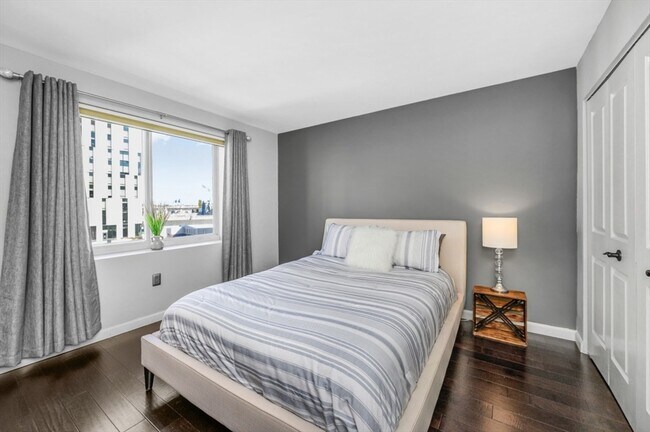 Building Photo - 12-12 Museum Way