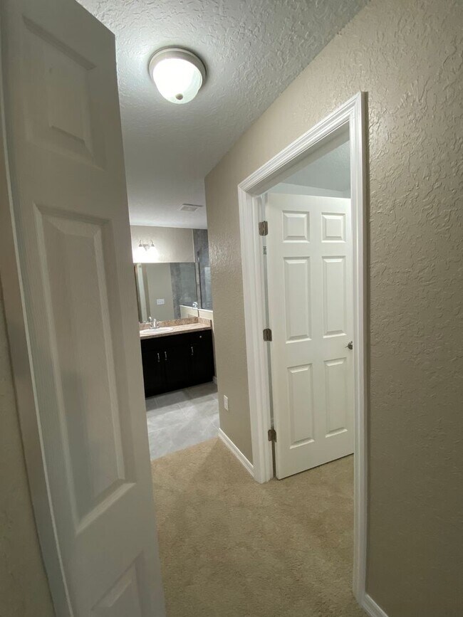 Building Photo - Custom Home - Desirable SW Ocala Neighborh...