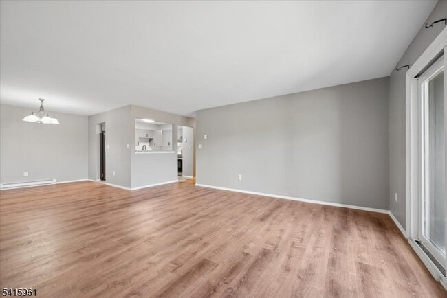 Building Photo - 807 Eves Dr