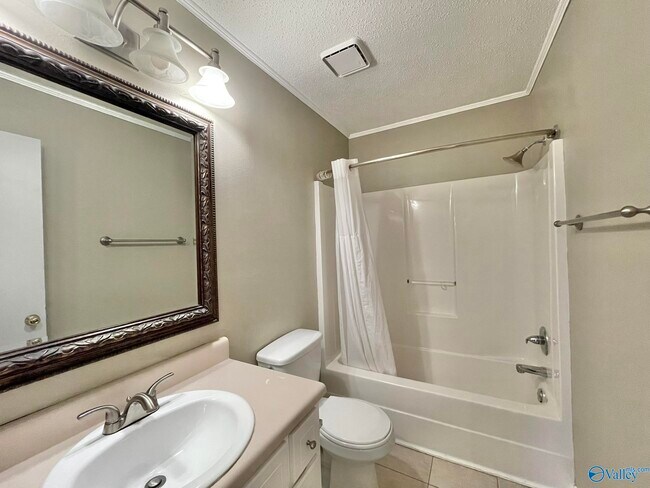 Building Photo - 105 Sugarwood Ct