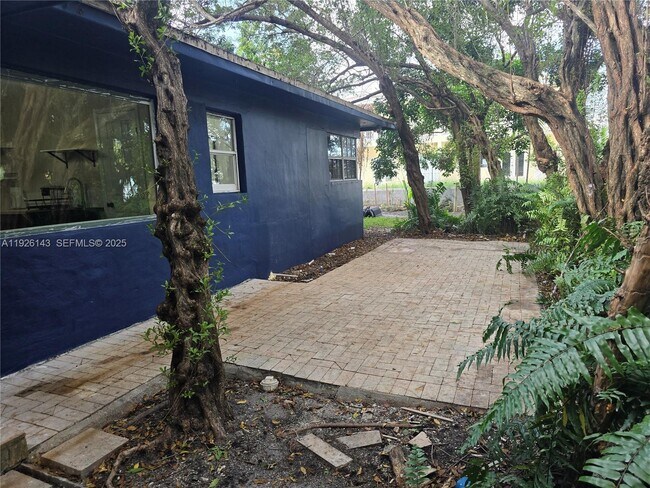 Building Photo - 287 NE 118th Terrace