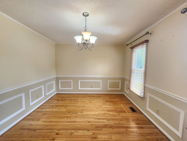 Building Photo - Marion Rental!