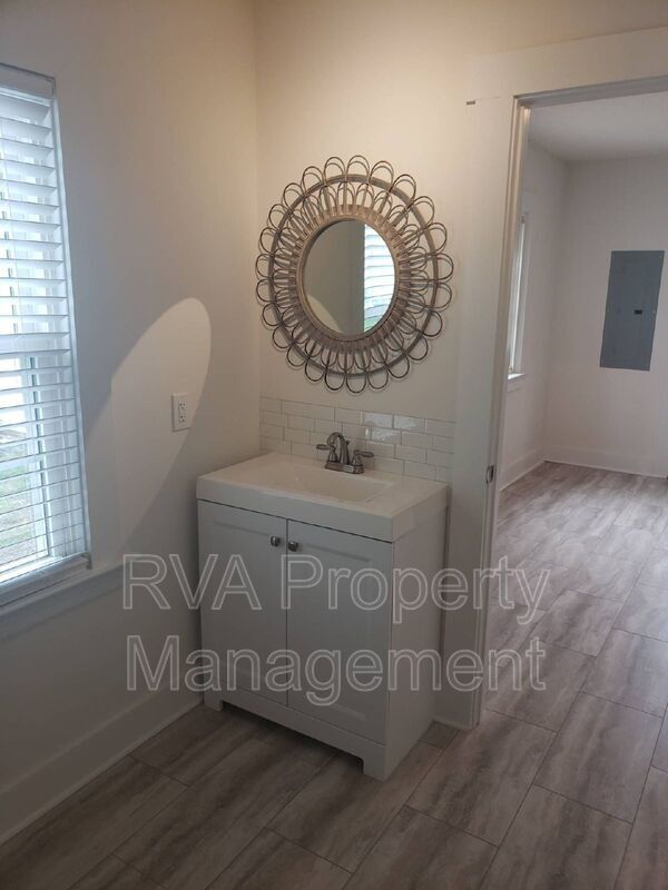 Building Photo - 13 W Berry St