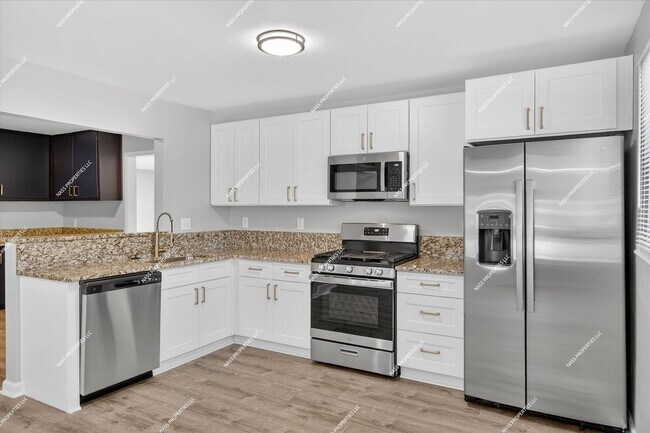 Building Photo - 28555 Stuart Ave