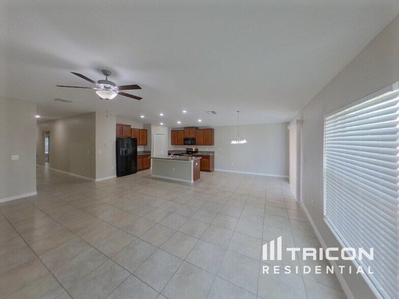 Building Photo - 10122 Crested Fringe Dr