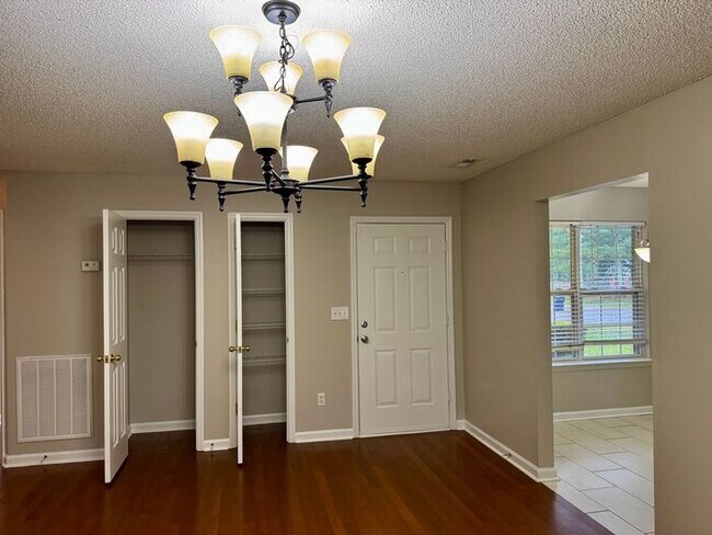 Building Photo - Great Harvest Home for rent