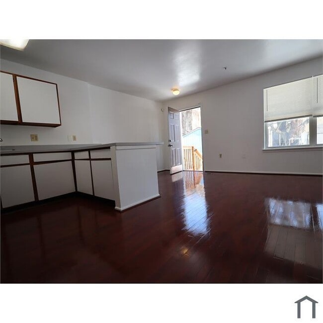 Building Photo - 3 Bedroom New Townhouse