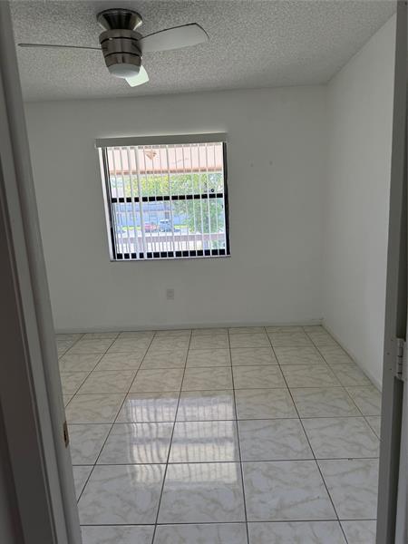 Building Photo - 6040 Shaker Wood Cir