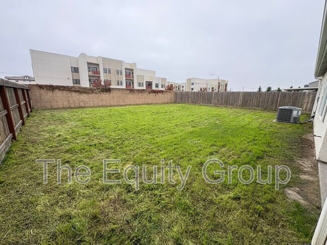 Building Photo - 217 E Tyler Ave