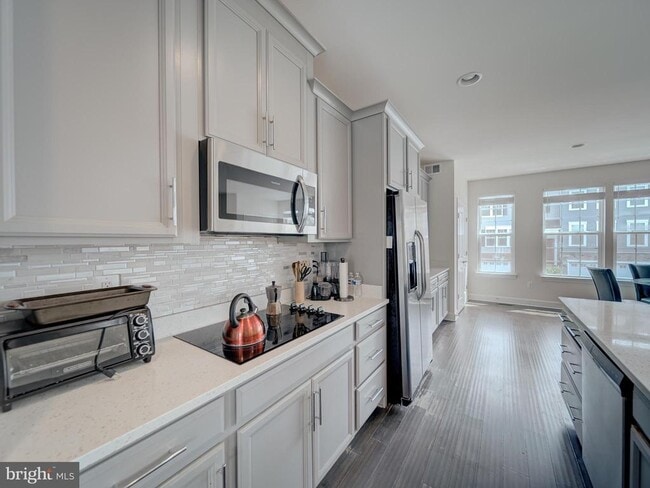 Building Photo - 8832 Englewood Farms Dr