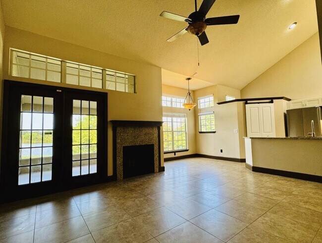 Building Photo - 1 bedroom 1 bath condo in Barclay Place in...
