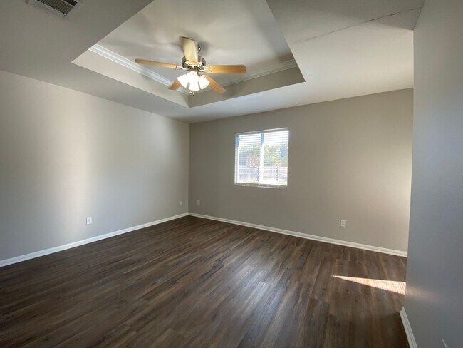 Building Photo - Echo Village Beauty!