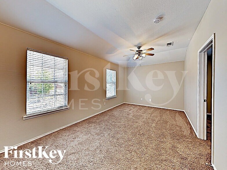 Building Photo - 724 Bamboo Dr