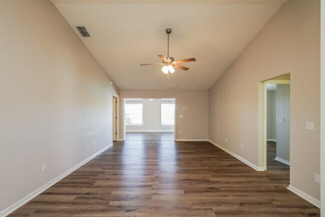Building Photo - 2499 Lake Jackson Cir