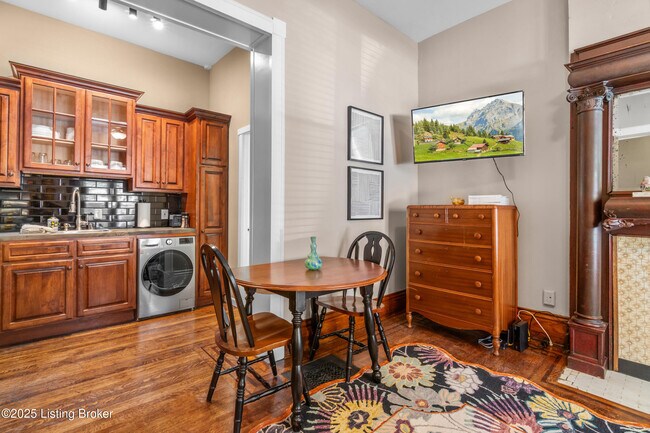 Building Photo - 1236 E Broadway