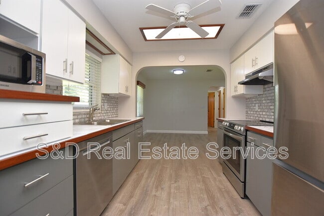 Building Photo - 3602 Bruton Rd