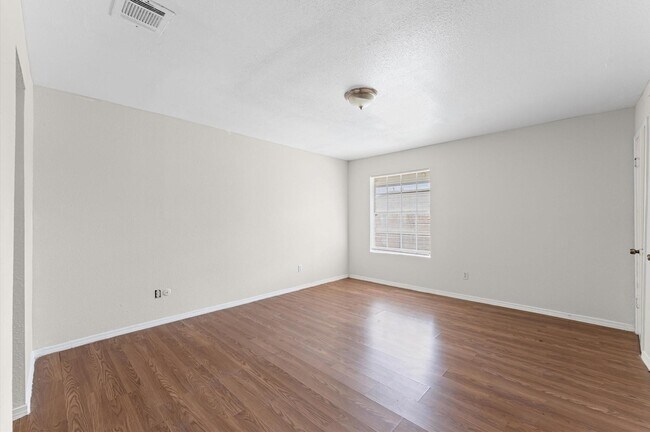 Building Photo - 12206 Ormandy St