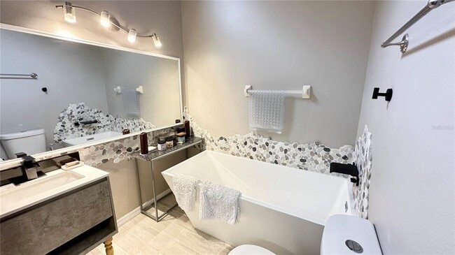 Building Photo - 790 Pine Shores Cir