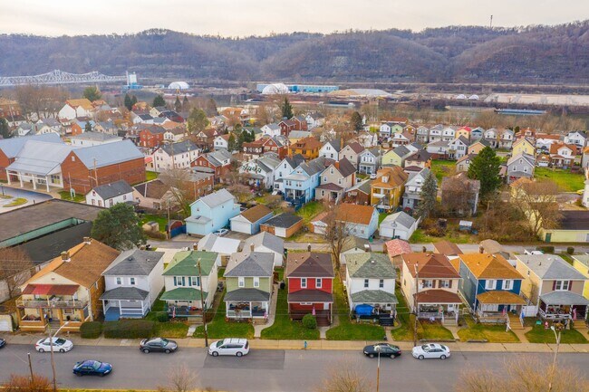 Building Photo - Stunning 3 bedroom home in Ambridge available August 1!