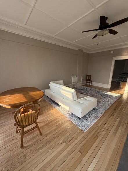 Building Photo - 109 5th St