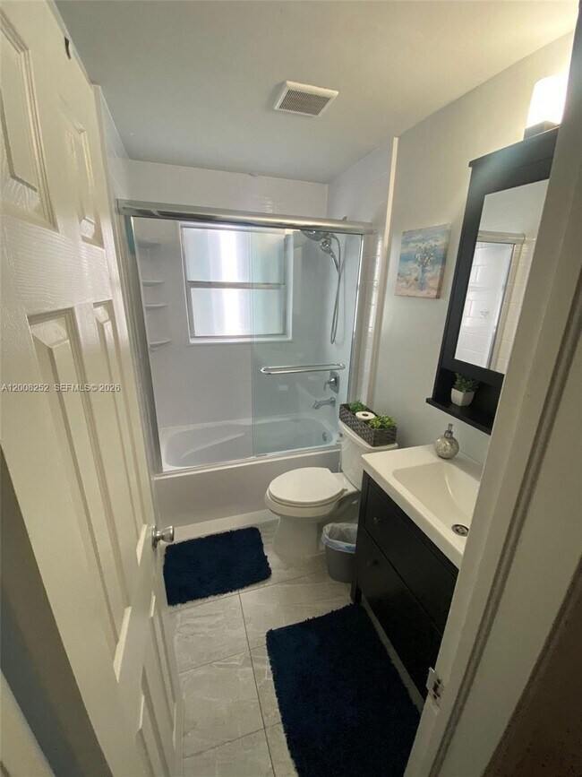 Building Photo - 1740 NE 56th St