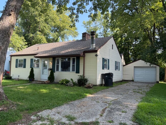 Building Photo - 1432 Bel Air