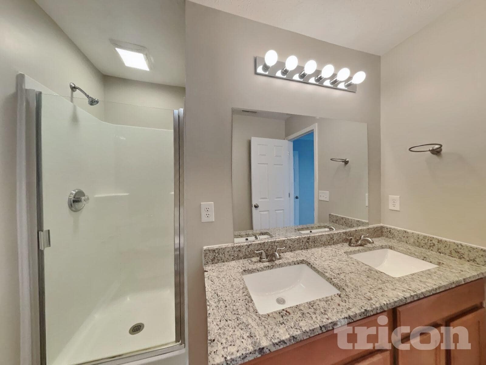 Building Photo - 904 Grand Oak Dr