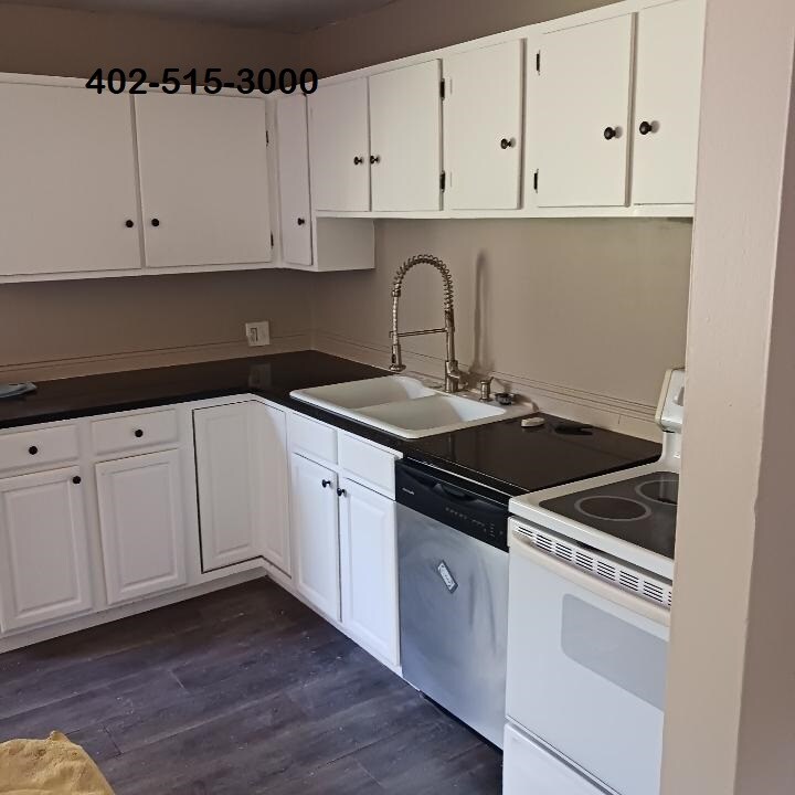 Building Photo - 3202 Cornhusker Dr