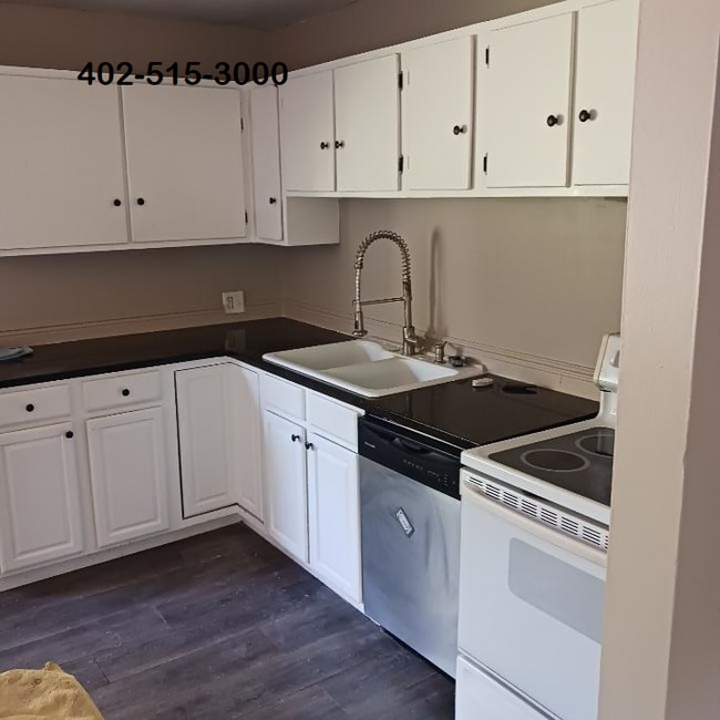 Building Photo - 3202 Cornhusker Dr