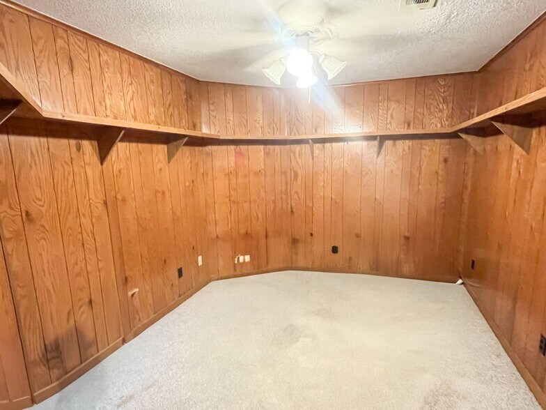 Building Photo - 115 Breaker Dr