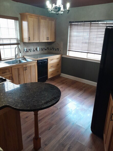 Building Photo - 934 Garfield St