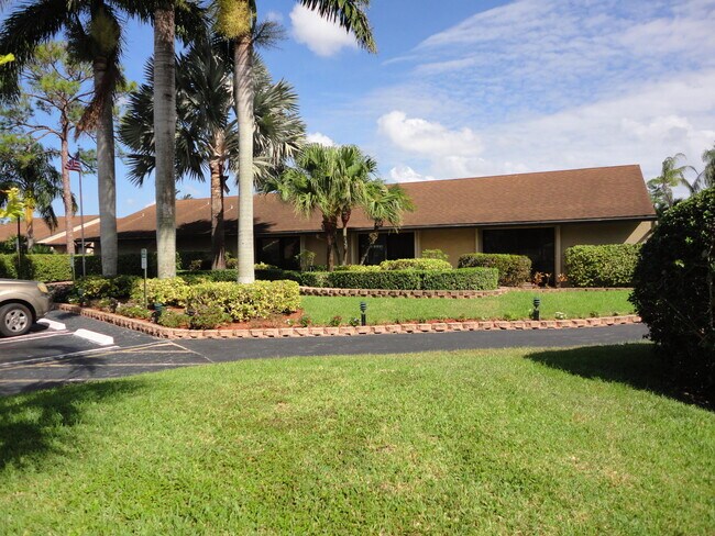 Building Photo - 714 Sunny Pine Way
