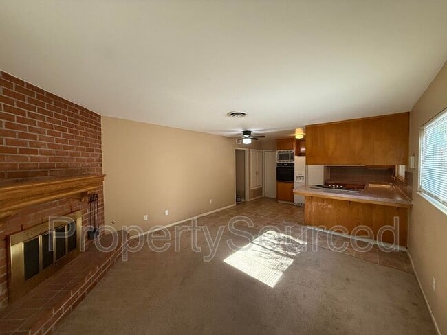 Building Photo - 320 E Granada Way