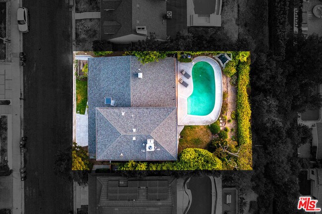 Building Photo - 3115 Dona Susana Dr